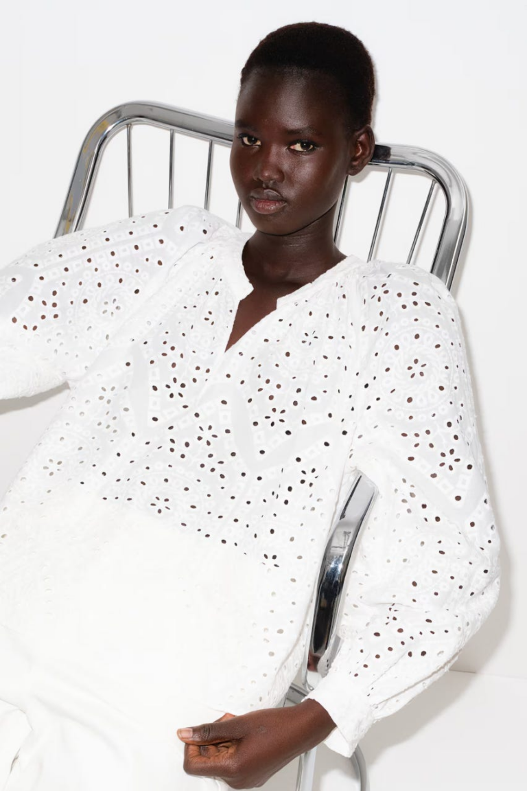 Feeling eyelet tops